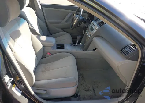 2007 Toyota Camry Le z USA, uszkodzony, nr VIN 4T1BE46K07U713828